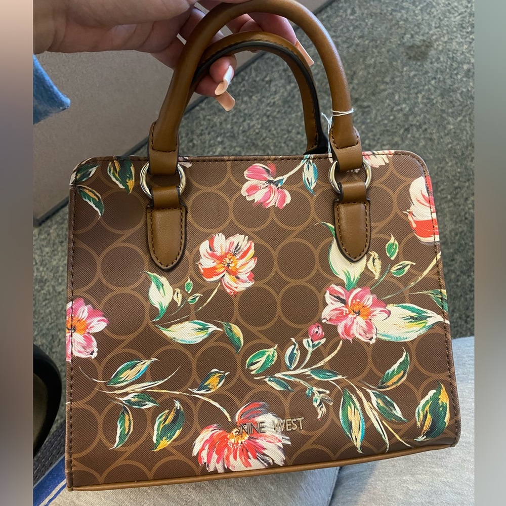 Nine West crossbody bag. Very pretty purse.